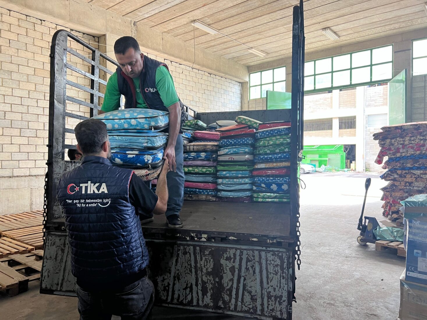 Turkish TIKA, NGOs mobilize 1,300 tons of humanitarian aid for Lebanon