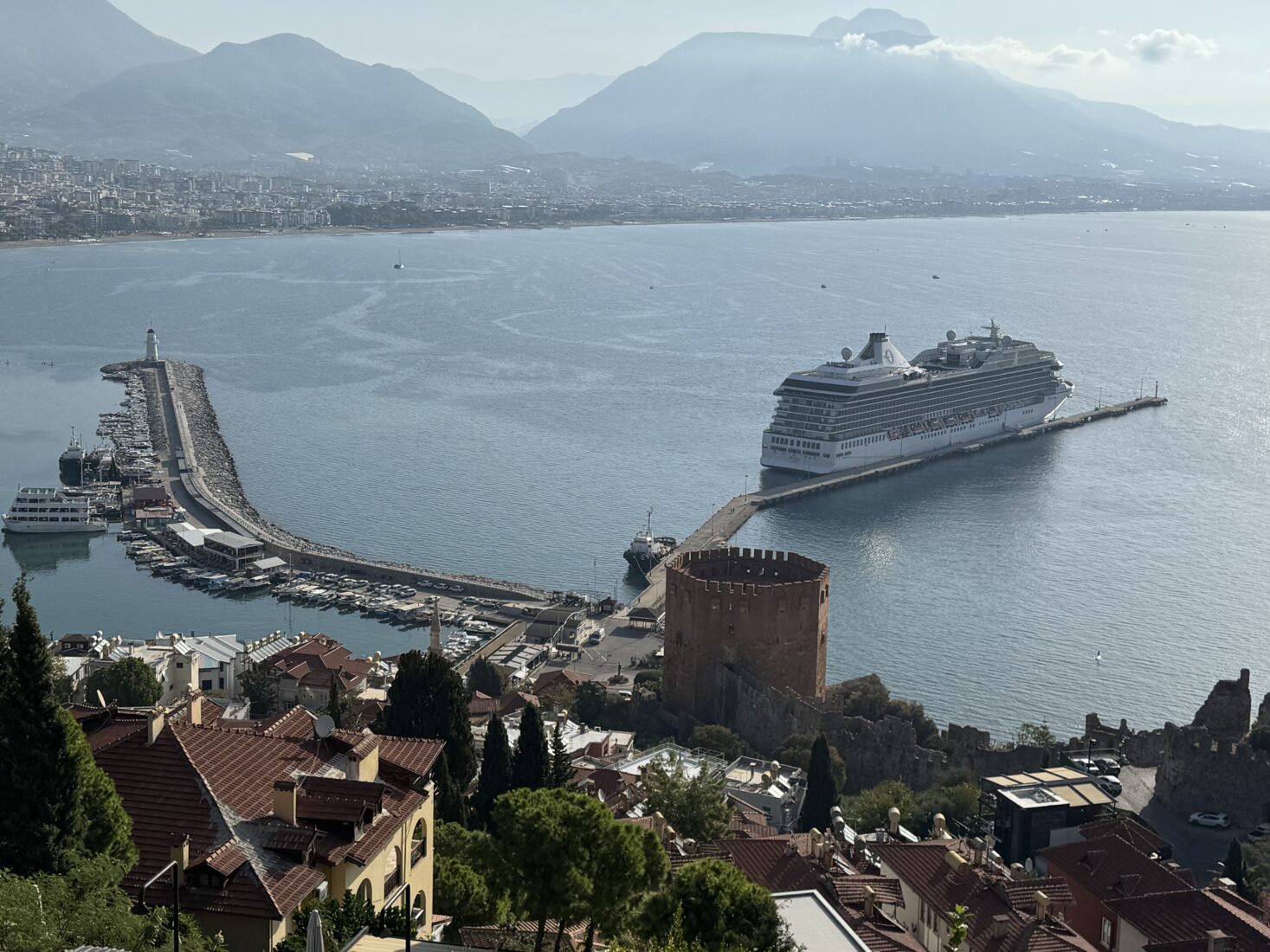 Cruise ship 'Riviera' brings over 1,200 tourists to Alanya