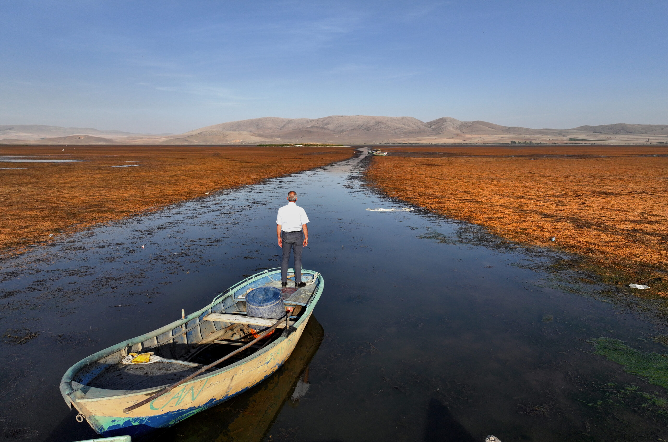 Fishermen anxious as Lake Cavuscu water levels plummet in Türkiye