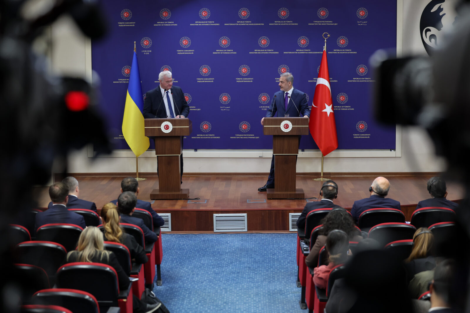 Ukraine's FM stresses peace formula as sole solution in conference with Türkiye's Fidan