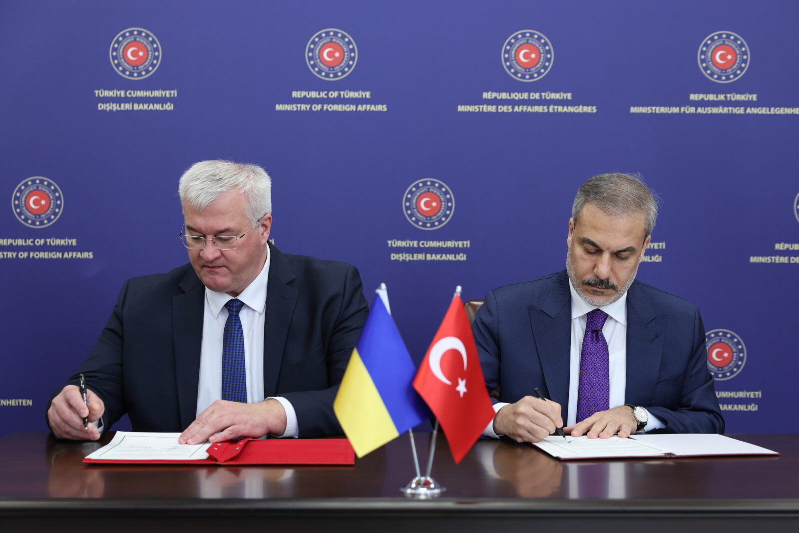 Ukraine's FM stresses peace formula as sole solution in conference with Türkiye's Fidan