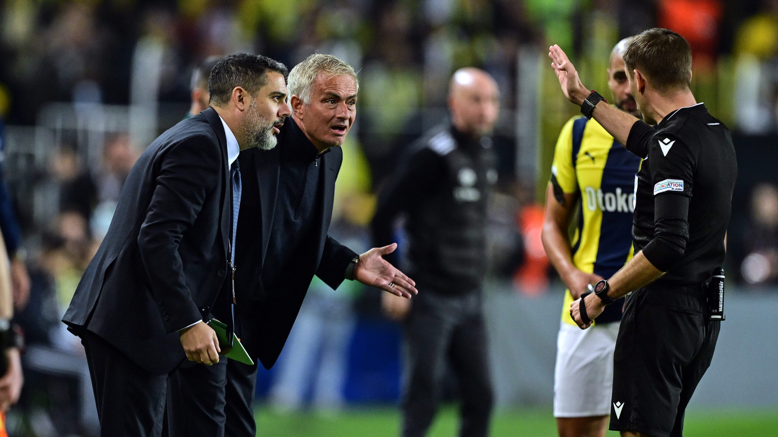 Coach Mourinho’s red card, sideline drama dominate Fenerbahce vs Man Utd draw