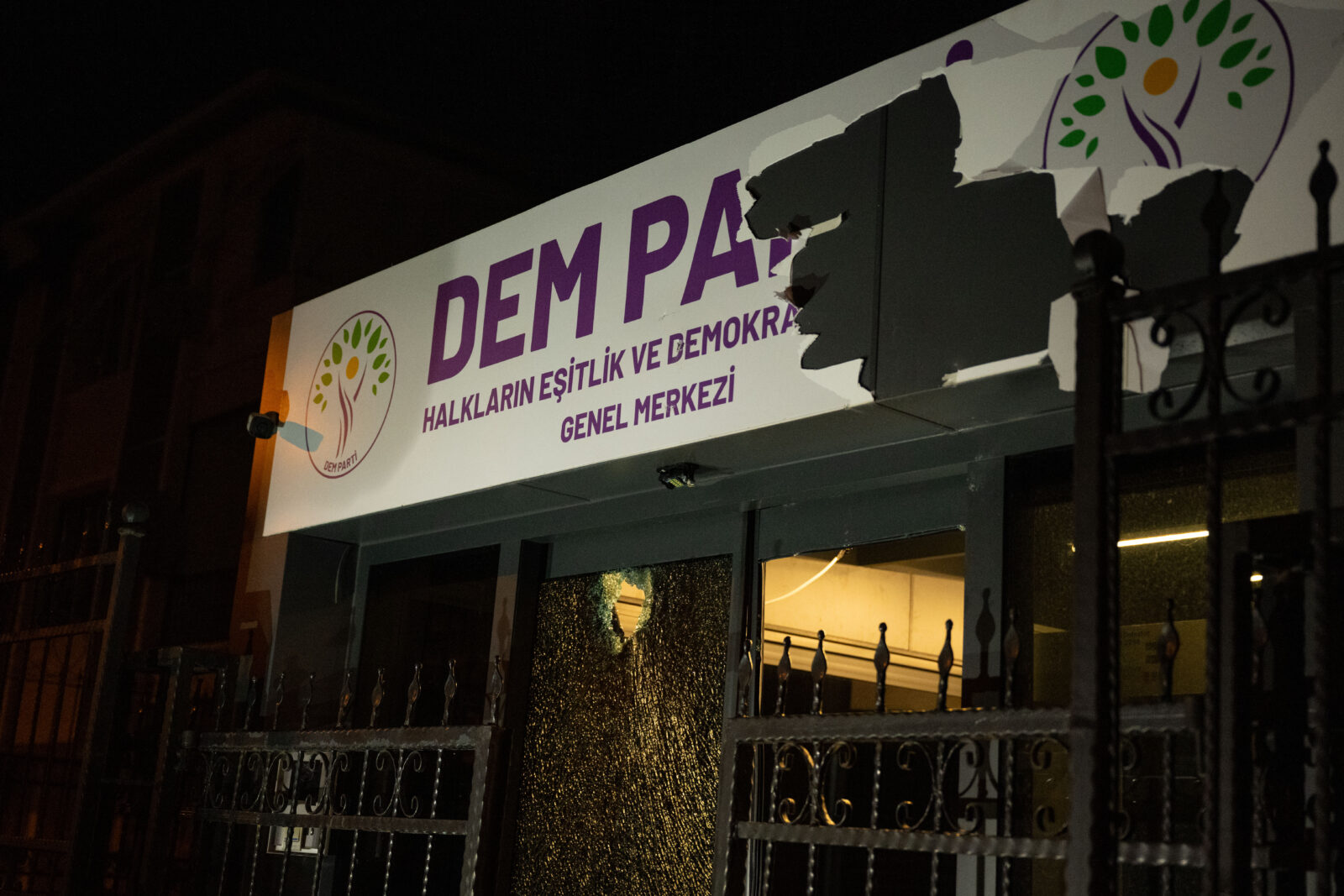 Drunk man attacks Kurdish-oriented DEM Party headquarters in Türkiye's Ankara