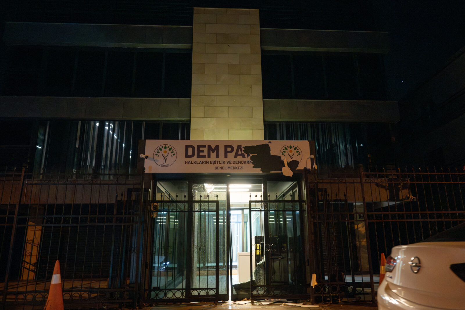 Drunk man attacks Kurdish-oriented DEM Party headquarters in Türkiye's Ankara