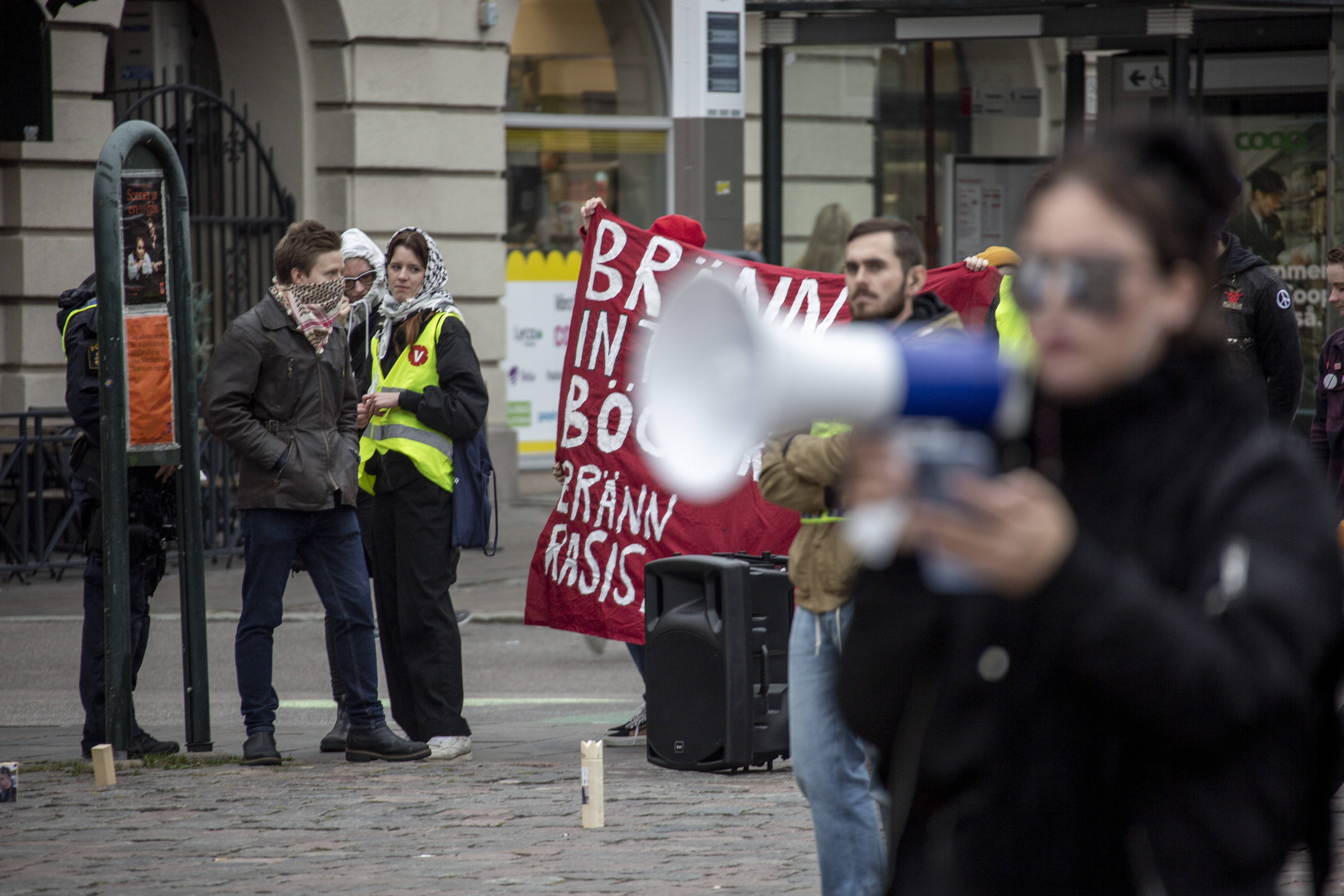 Anti-Islamic demonstration led by Jade Sandberg held in Sweden's Linkoping