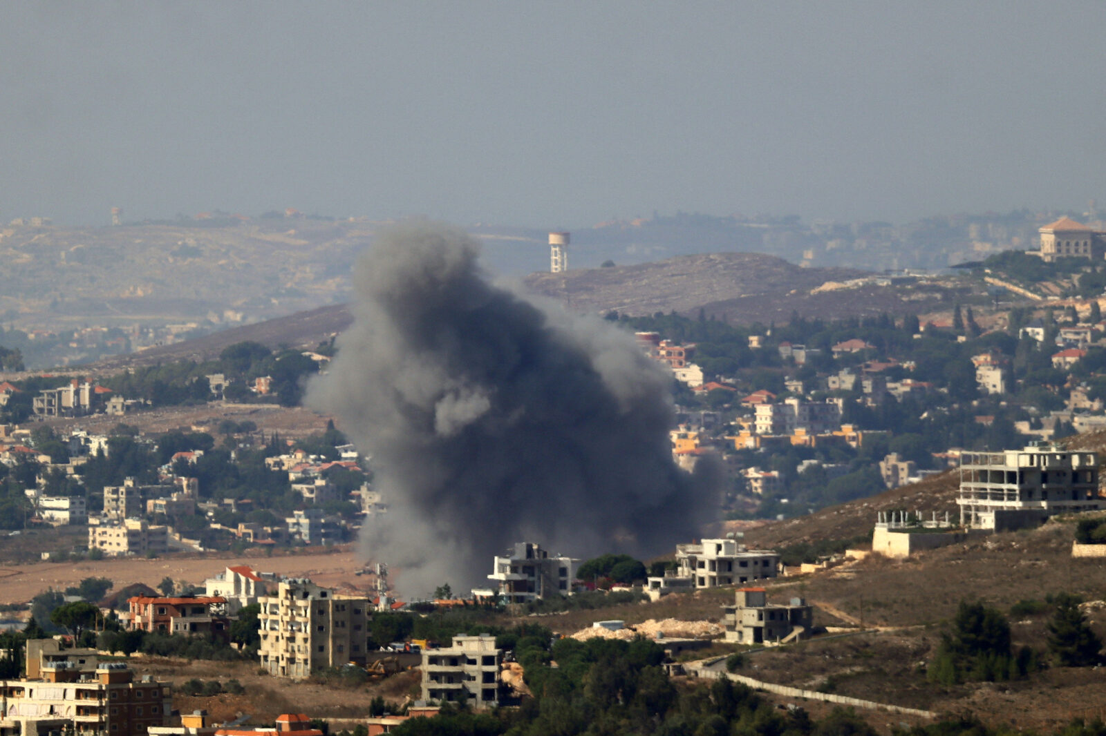 Over 420,000 people flee from Lebanon to Syria amid Israeli strikes, UN reports