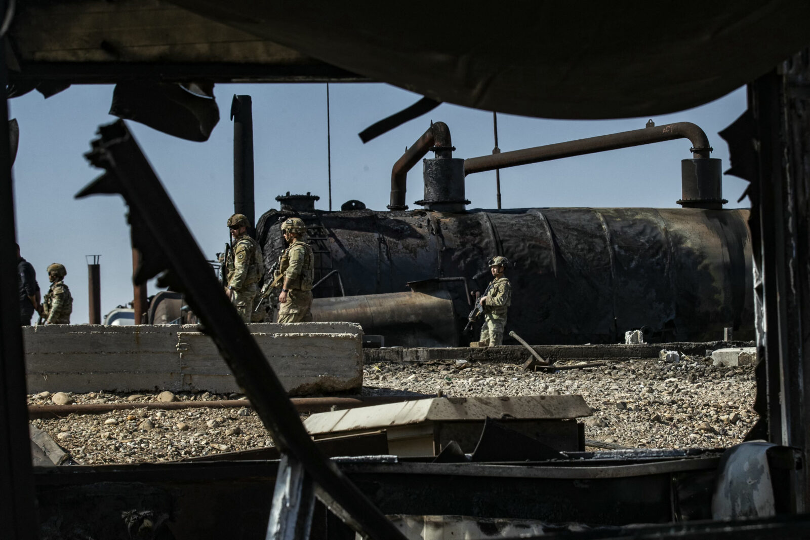 U.S. troops inspect PKK/YPG-controlled oil facility after Türkiye’s operations following TAI attack