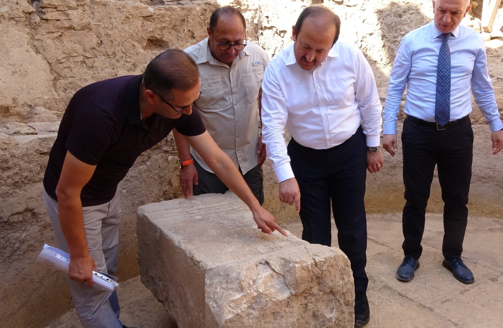 Unearthing mysteries: 2,000-year-old athlete inscription found in Türkiye's Anemurium