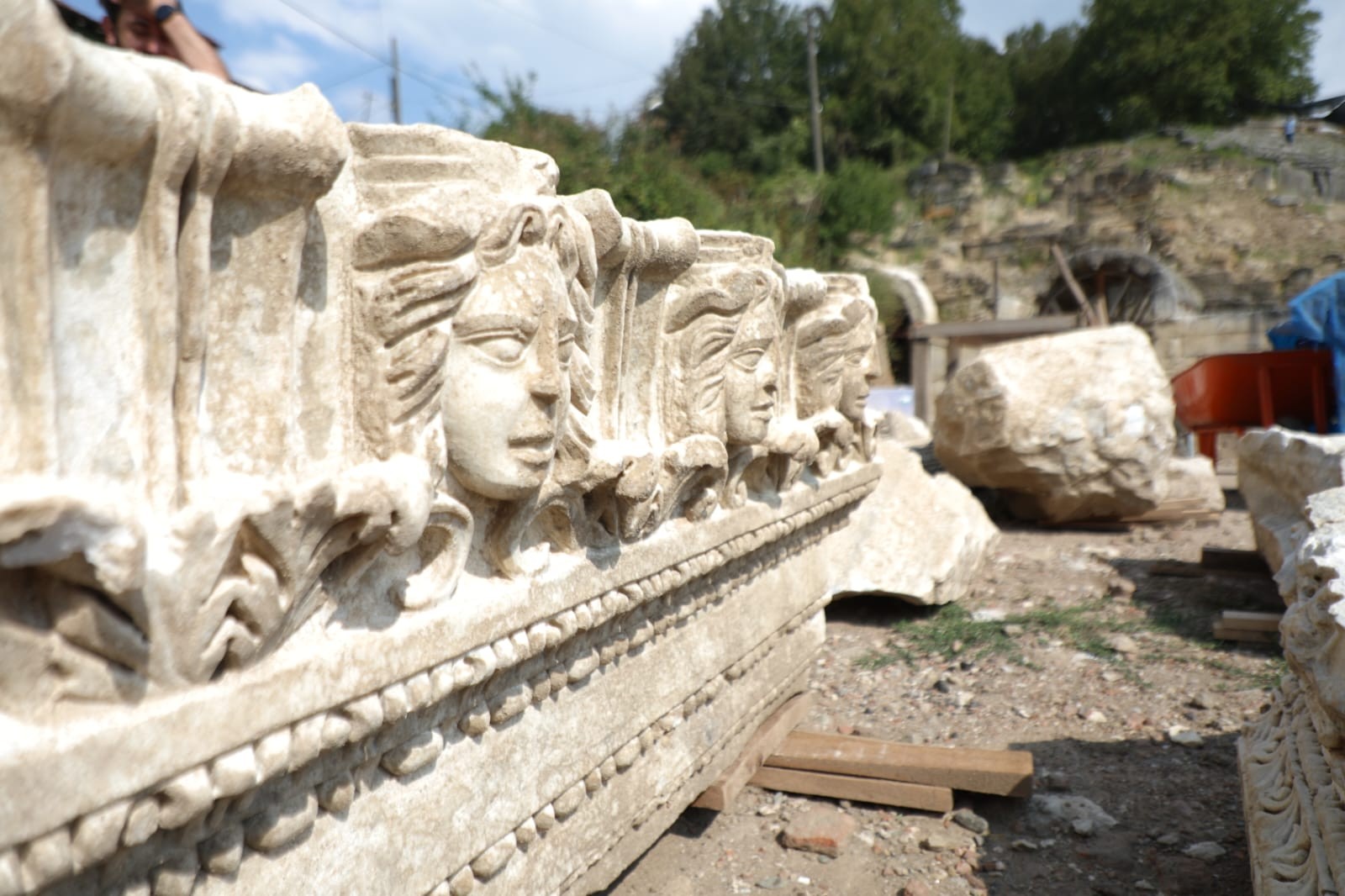 Mysteries unveiled at Türkiye's Prusias ad Hypium: Ancient statues, hidden tunnels