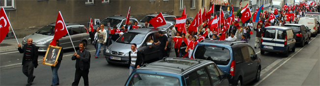 Far-right FPO victory alarms Turkish community in Austria