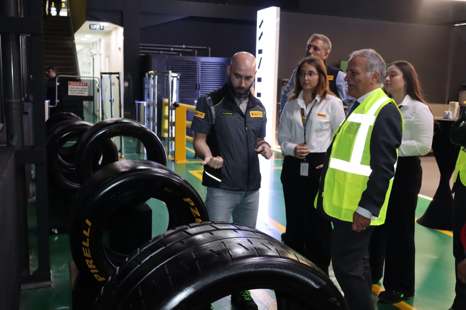 Italian ambassador Marrapodi tours Pirelli’s iconic Izmit factory in Türkiye