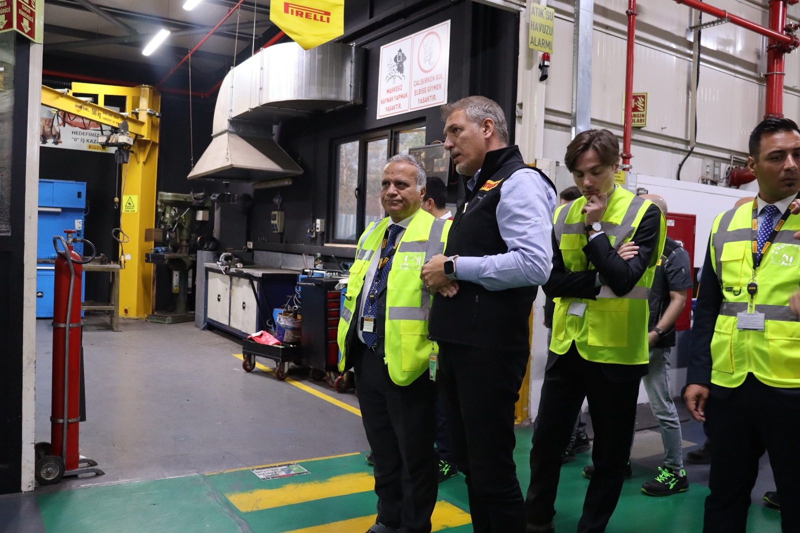 Italian ambassador Marrapodi tours Pirelli’s iconic Izmit factory in Türkiye