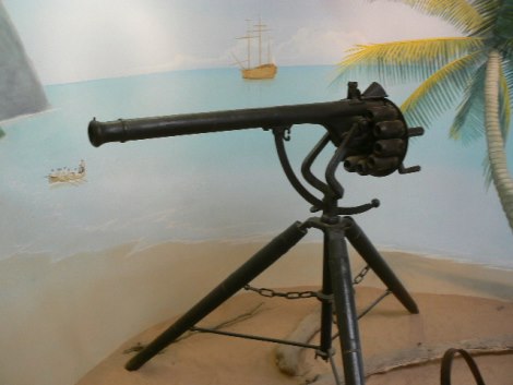 Puckle gun: Failed British 1718 machine gun attempt, designed to kill Ottomans with square bullets