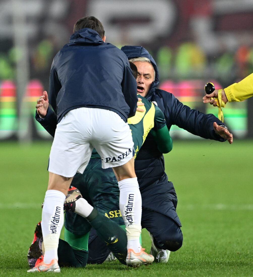 Fenerbahce edges Trabzonspor 3-2 amid referee controversy in Turkish Super Lig