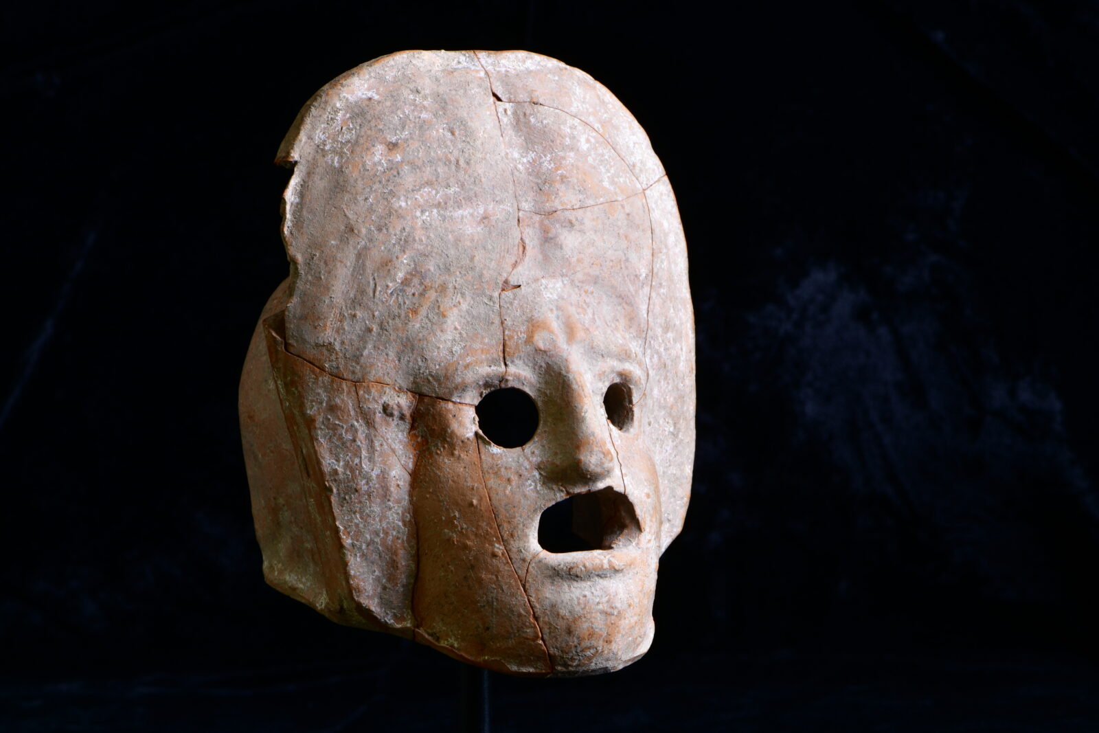 2,000-year-old theatre mask, monumental gate unearthed in Türkiye's Aizanoi