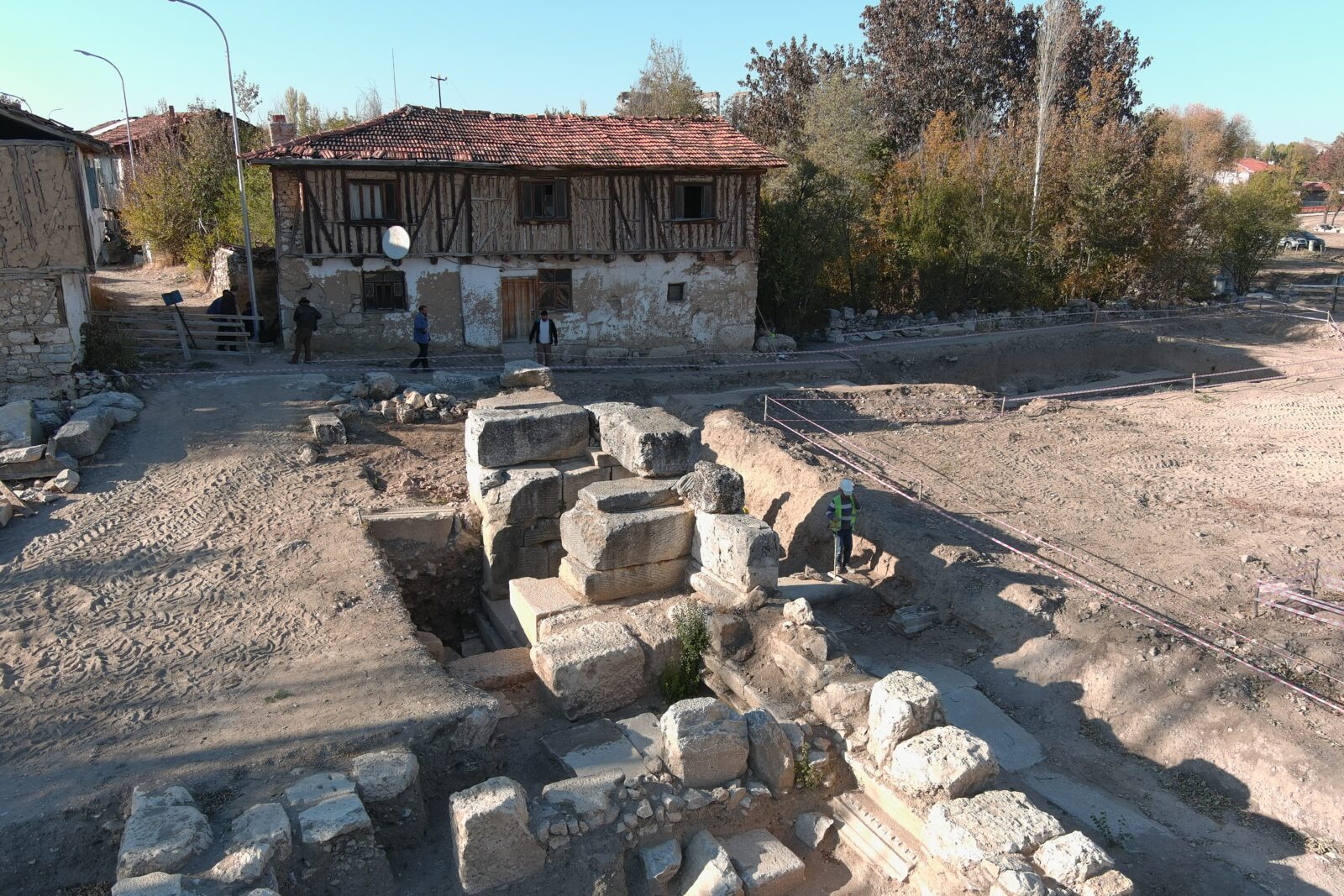 2,000-year-old theatre mask, monumental gate unearthed in Türkiye's Aizanoi