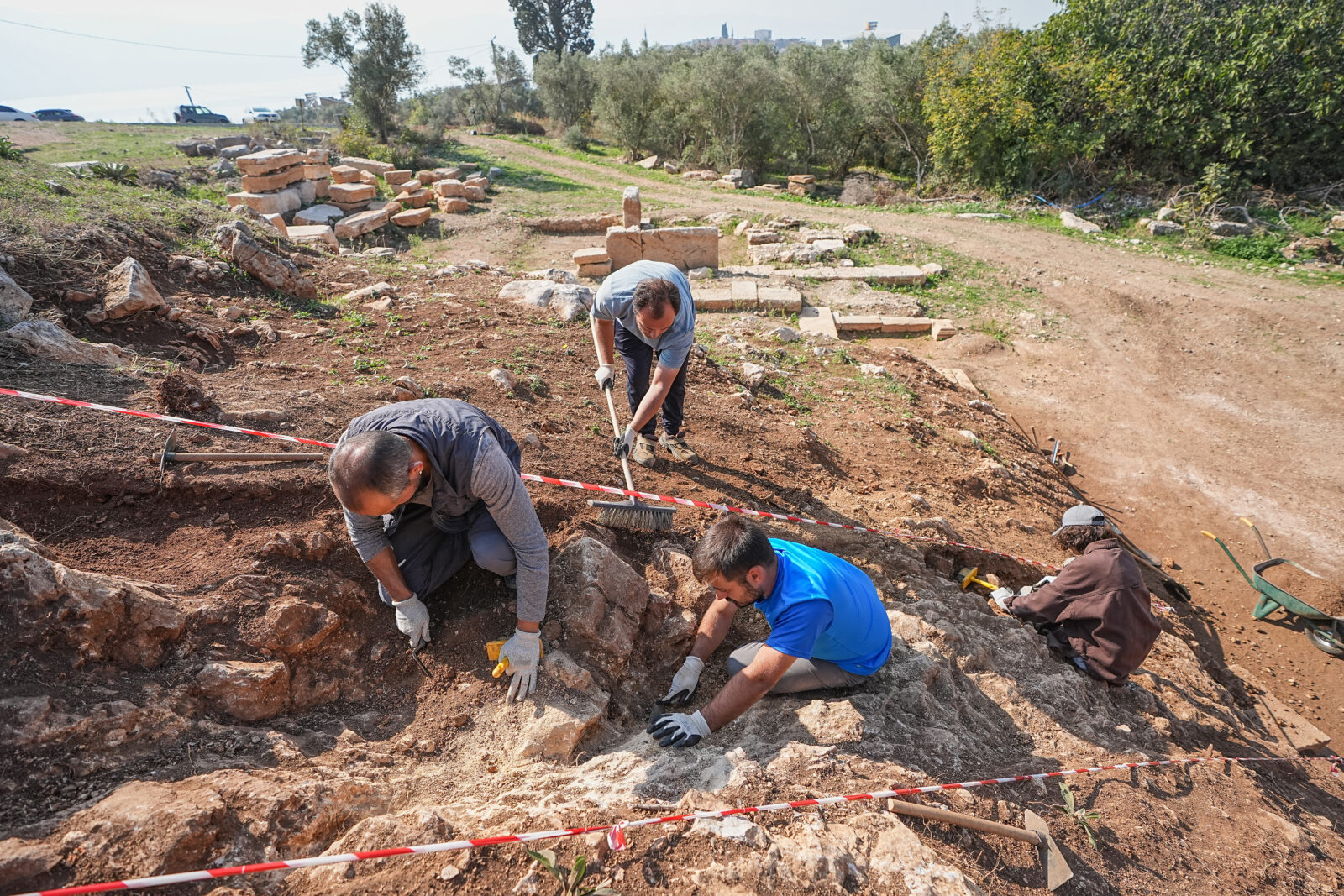 Protocol seat unearthed in ancient theater at Türkiye's Apollonia ad Rhyndacum