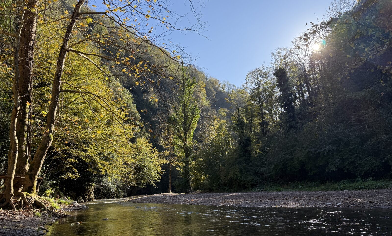 Maden Creek offers autumn's beauty to nature lovers in Türkiye's Sakarya