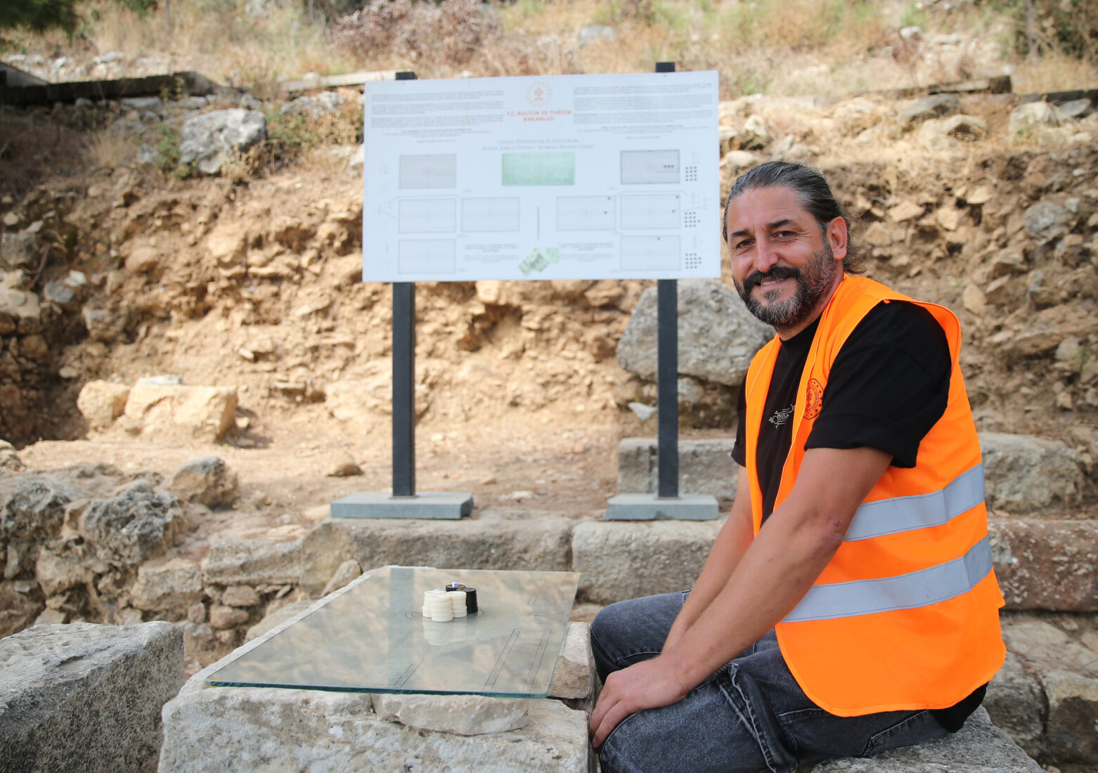 Archaeologists revive 2,100-year-old Roman strategy game in Türkiye’s Alanya