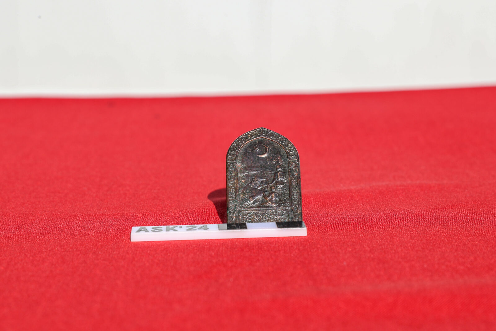 Amida Hoyuk excavations in Diyarbakir unearth rare Gallipoli War badge