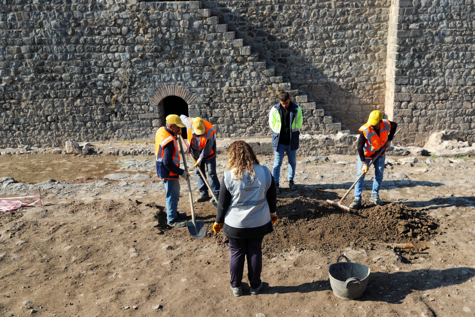 Amida Hoyuk excavations in Diyarbakir unearth rare Gallipoli War badge