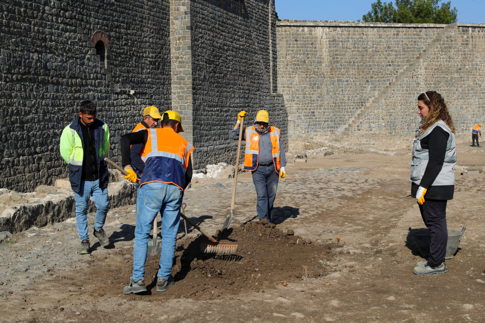 Amida Hoyuk excavations in Diyarbakir unearth rare Gallipoli War badge