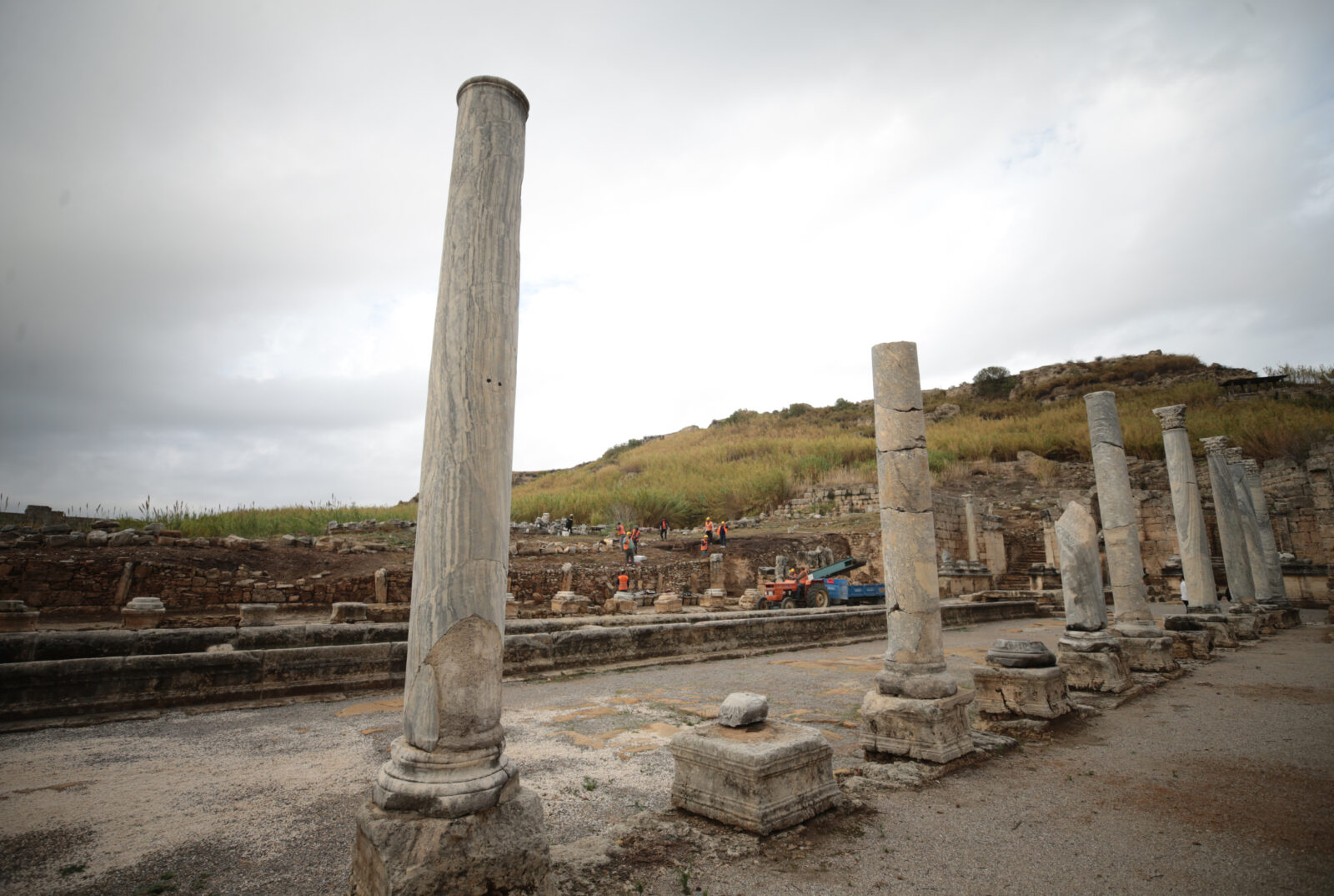 Water flows again after 1,800 years at ancient Kestros Fountain in Türkiye's Perge