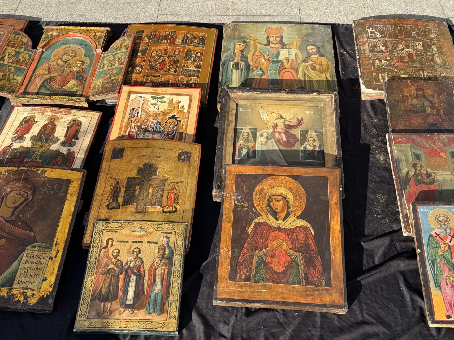 Artifacts seized in Istanbul raids include 140 coins from ancient empires, 334 wooden Christian icons depicting Jesus, Mary, and saints, and 63 ethnographic items, Istanbul