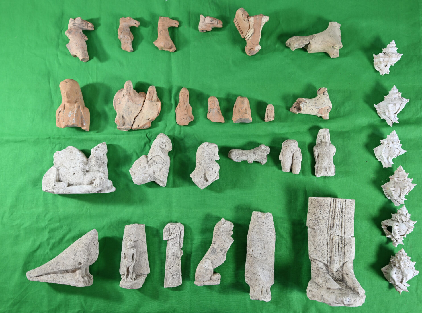 Sacred altar, figurines unearthed in Türkiye’s Phaselis Ancient City