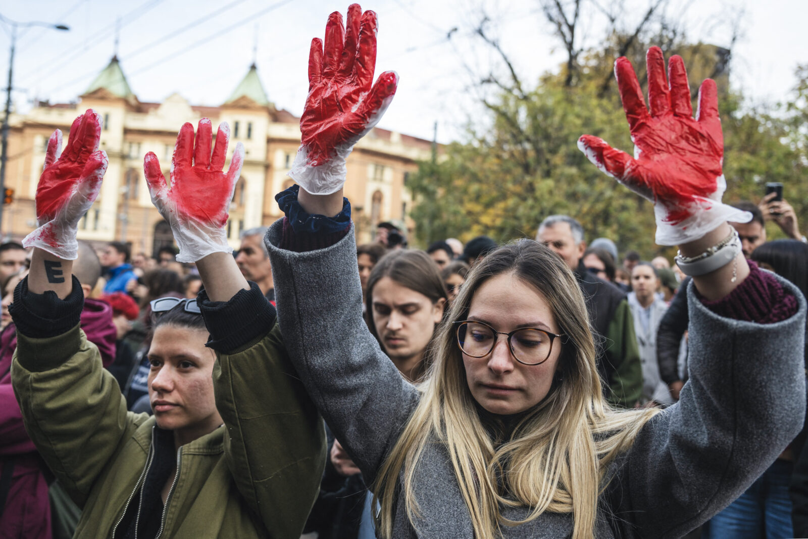 Serbia's construction minister resigns following deadly roof collapse at Novi Sad train station