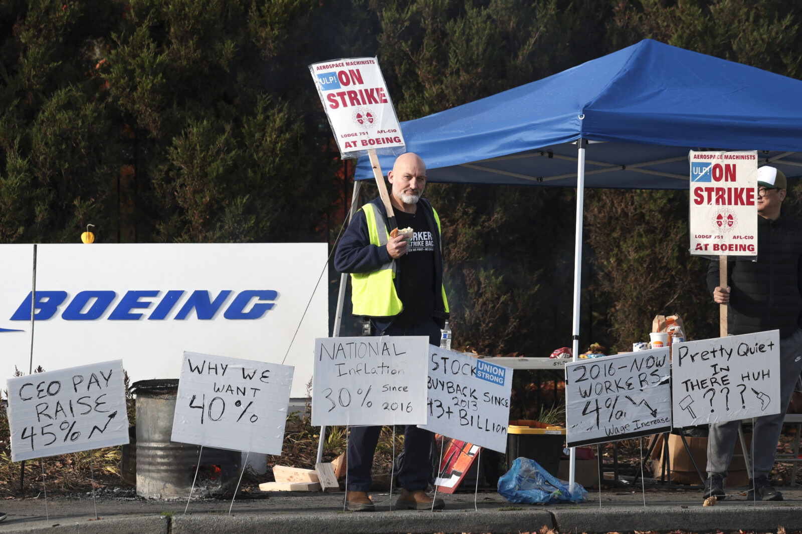 Boeing union approves contract, ending 7-week strike