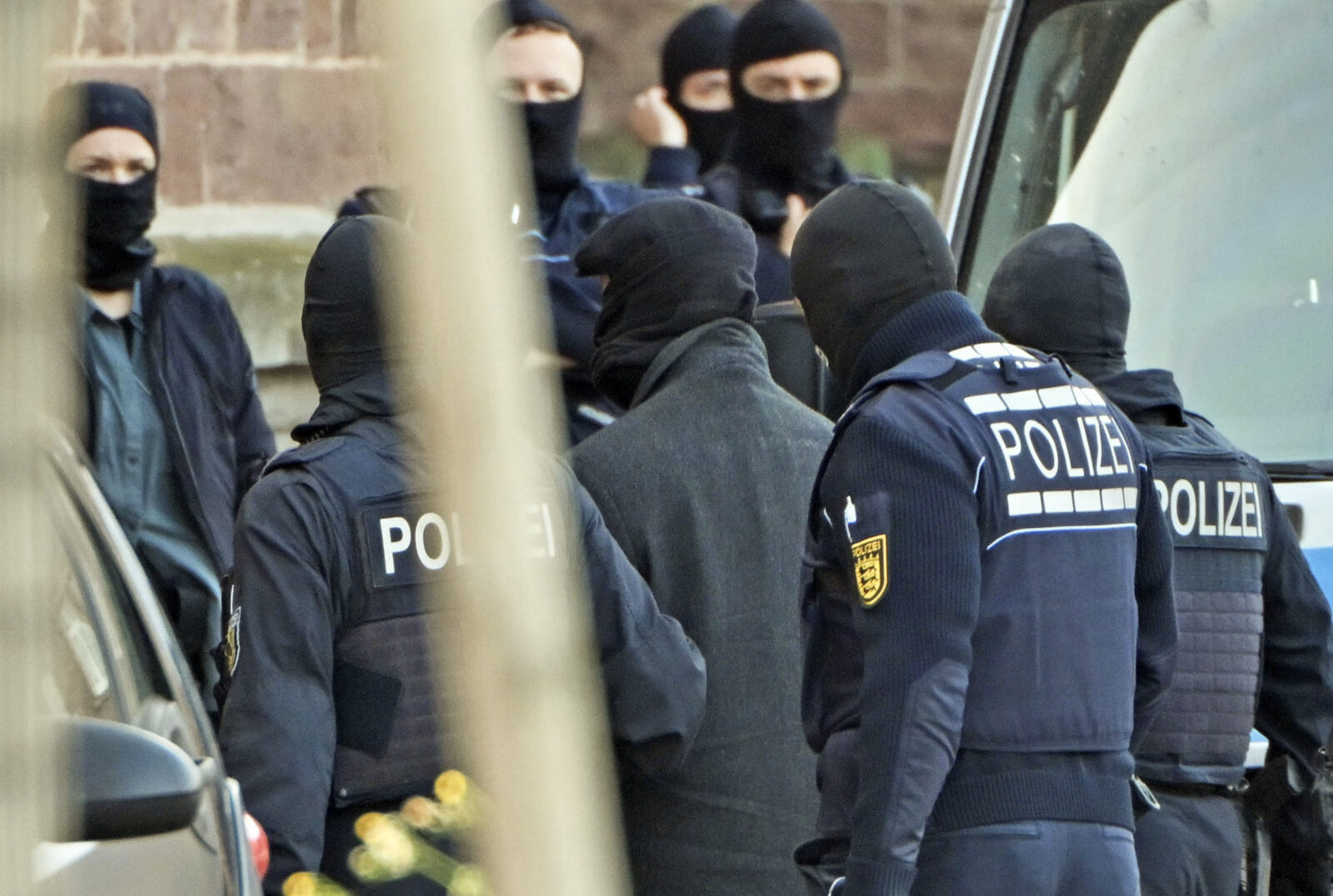 Germany arrests 8 neo-Nazis over suspected terrorism plots