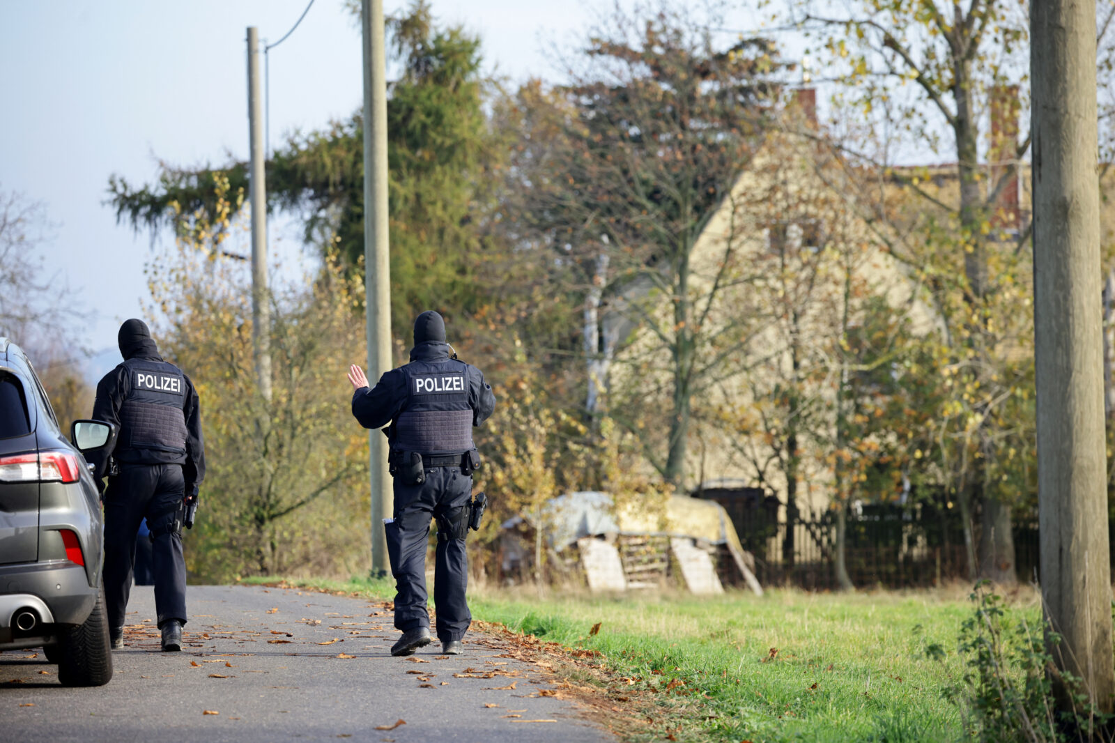 Germany arrests 8 neo-Nazis over suspected terrorism plots