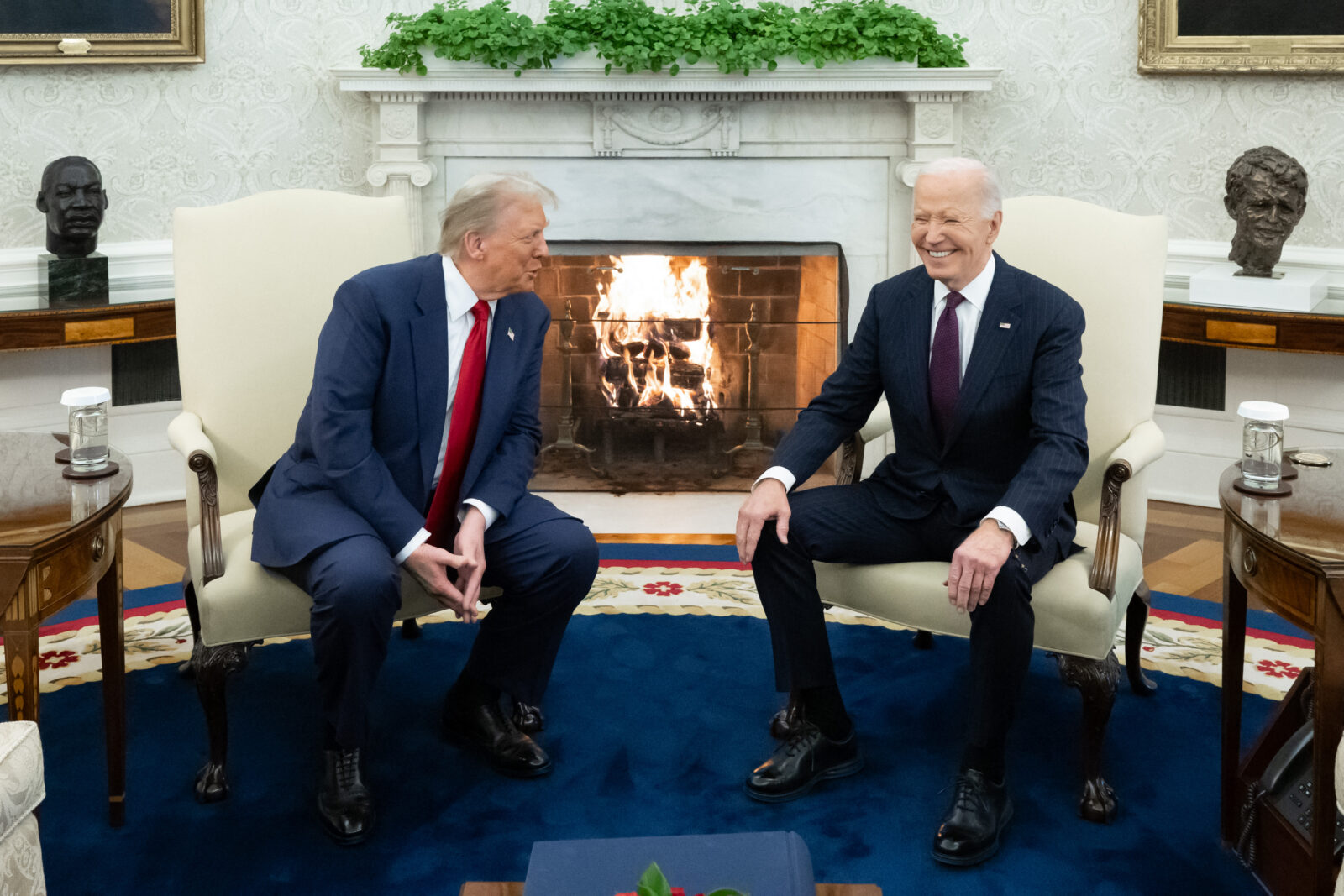 Trump visits White House after 4-year absence, thanks Biden for smooth transition