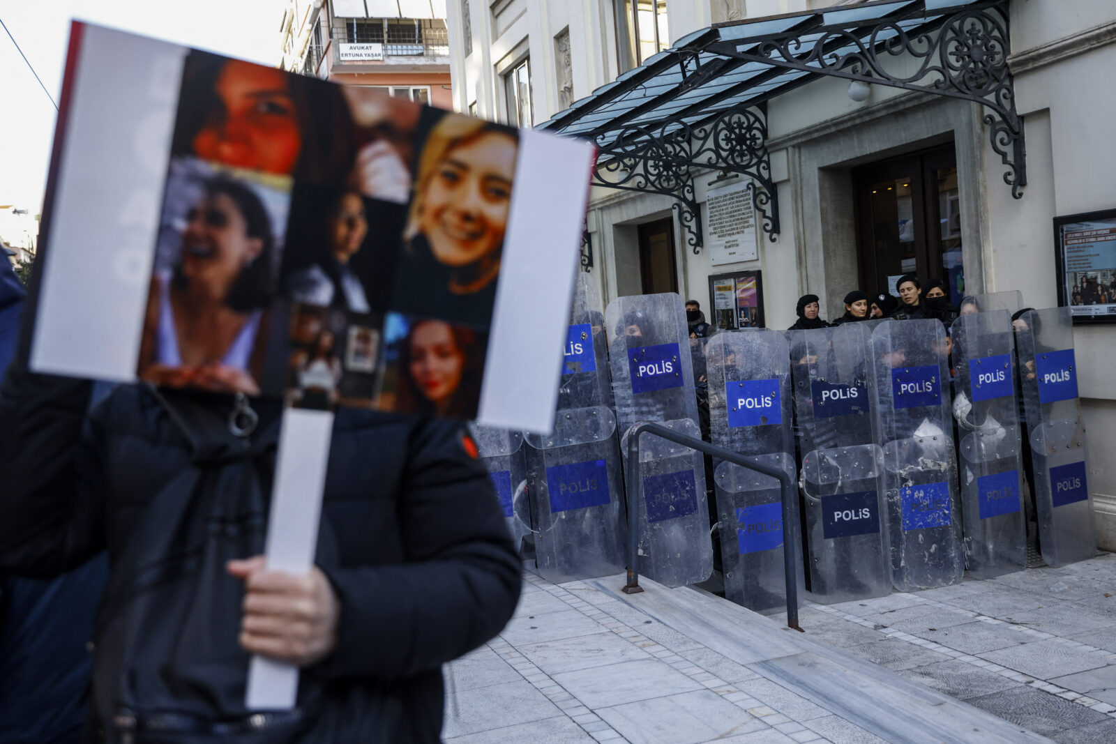 Protests to end violence against women in Türkiye marred by mass arrests