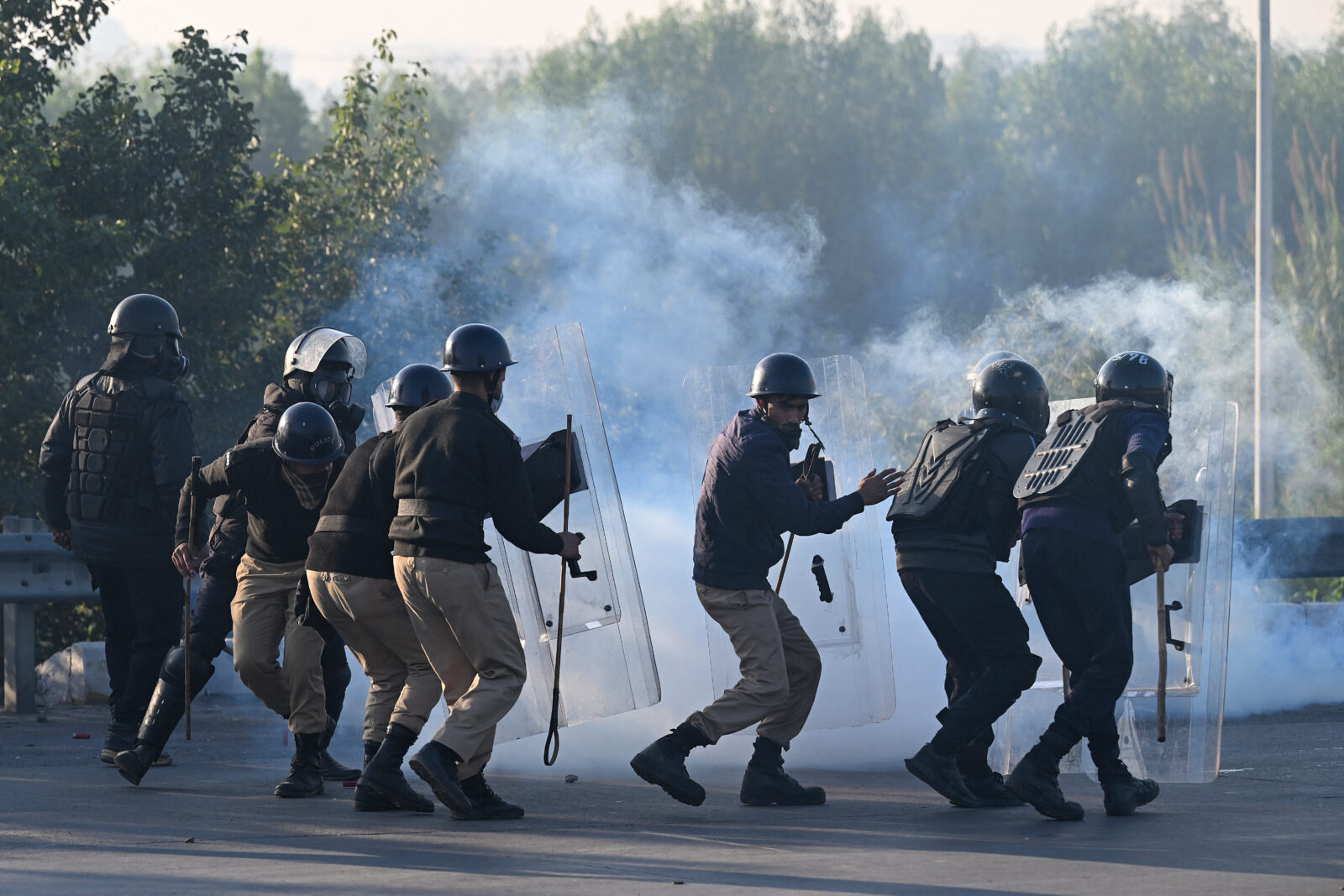 4 security forces killed in Islamabad in clashes with Imran Khan supporters: Pakistan gov't