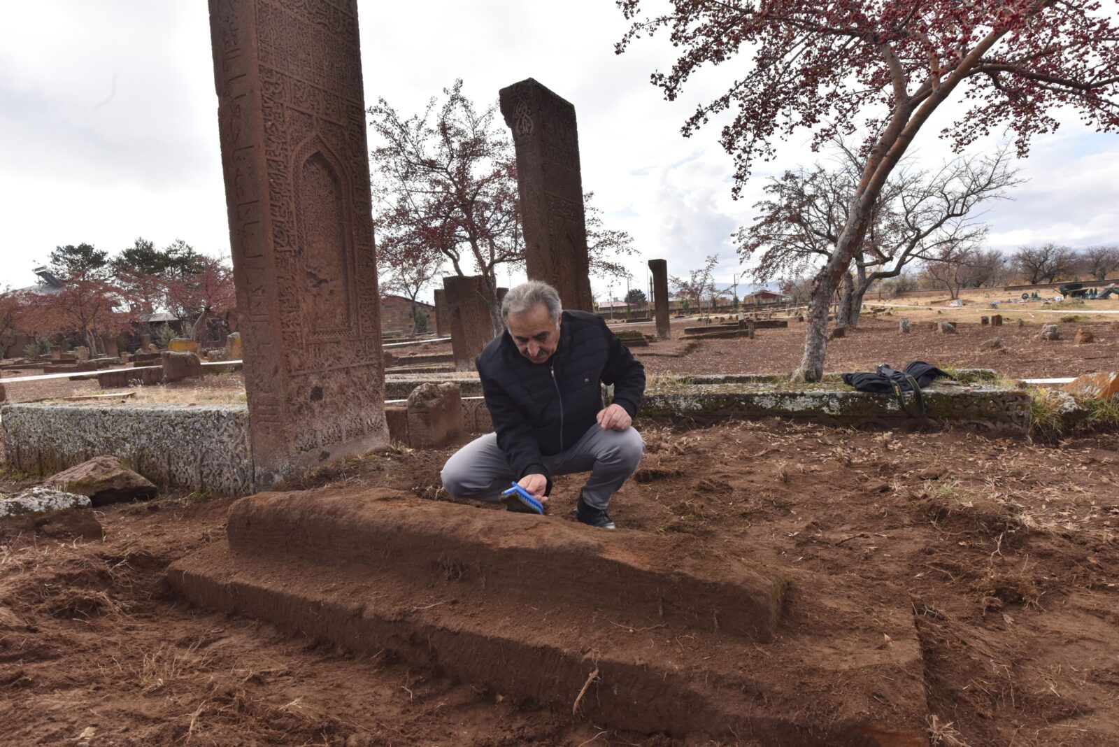 109 new graves unearthed at Türkiye's Ahlat Seljuk Cemetery