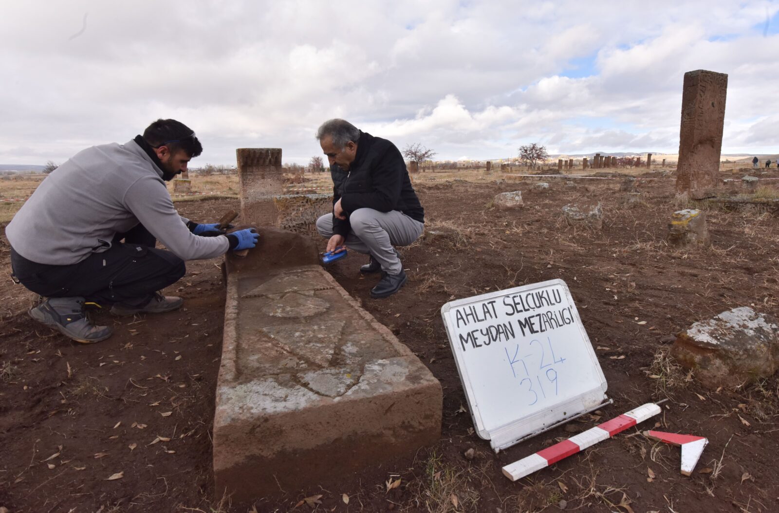 109 new graves unearthed at Türkiye's Ahlat Seljuk Cemetery