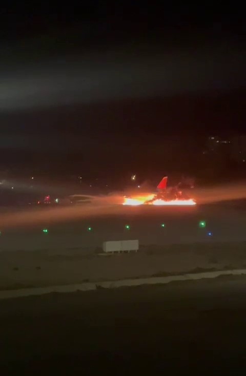 Massive fire in Russian plane carrying 79 passengers at Antalya Airport