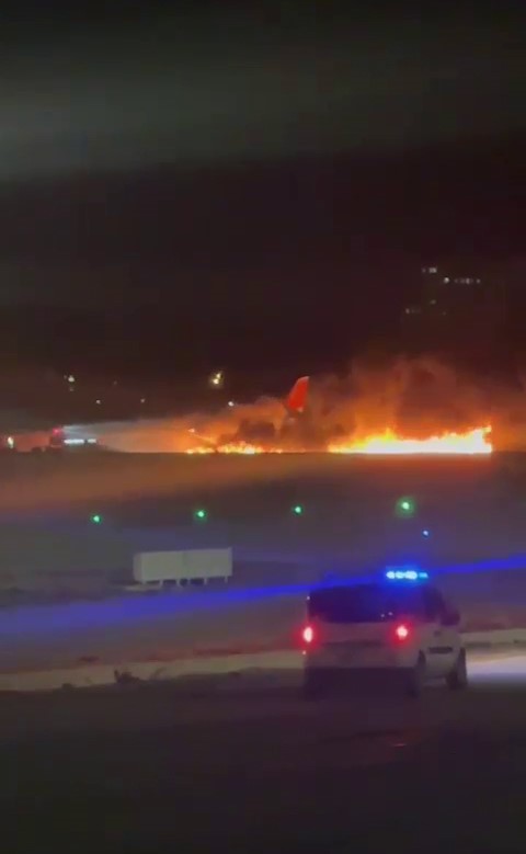 Massive fire in Russian plane carrying 79 passengers at Antalya Airport