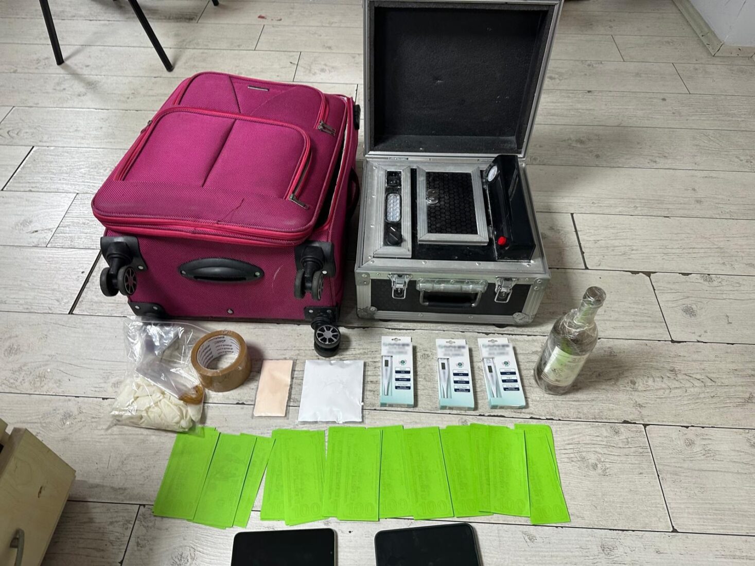 Istanbul police seize counterfeit currency equipment in Sisli