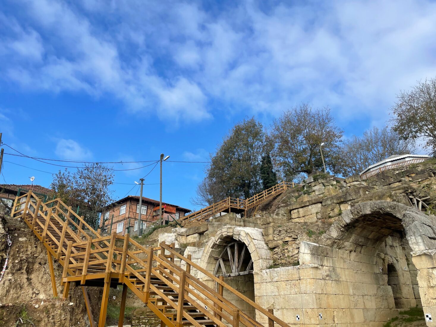 Exclusive: Behind ancient curtains - Hidden actor rooms in Türkiye's 'Prusias ad Hypium theatre'