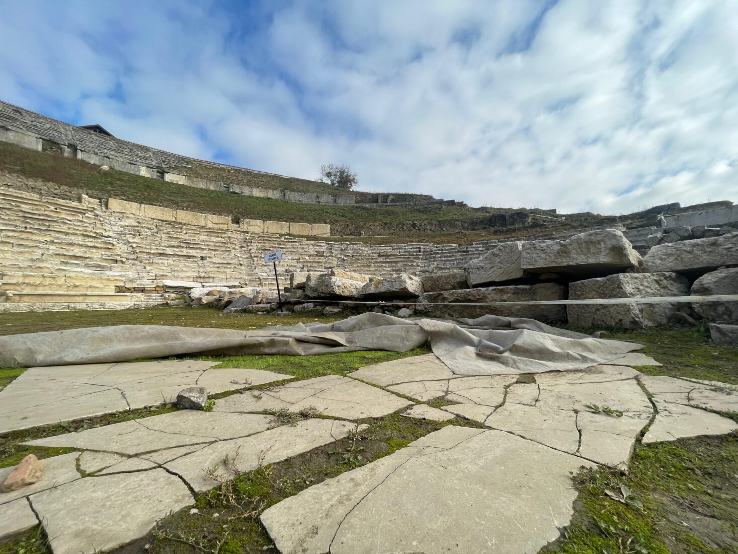 Exclusive: Behind ancient curtains - Hidden actor rooms in Türkiye's 'Prusias ad Hypium theatre'