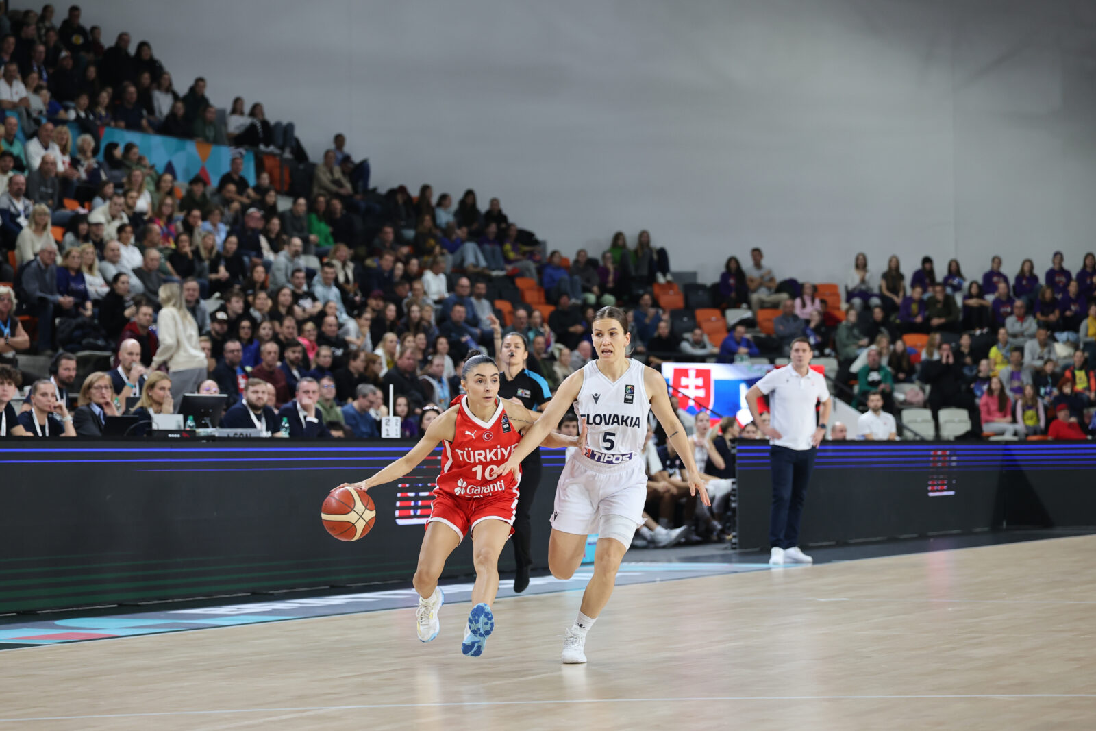 The Turkish women’s basketball team celebrates their victory over Slovakia, securing their EuroBasket 2025 spot