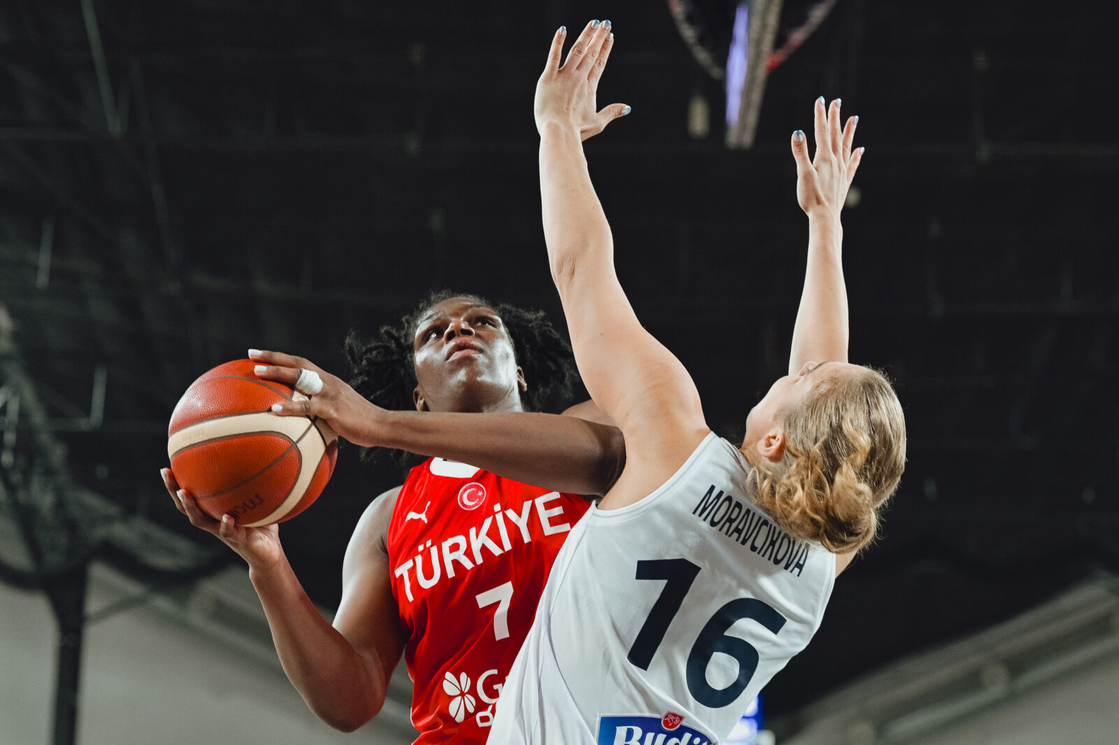 The Turkish women’s basketball team celebrates their victory over Slovakia, securing their EuroBasket 2025 spot