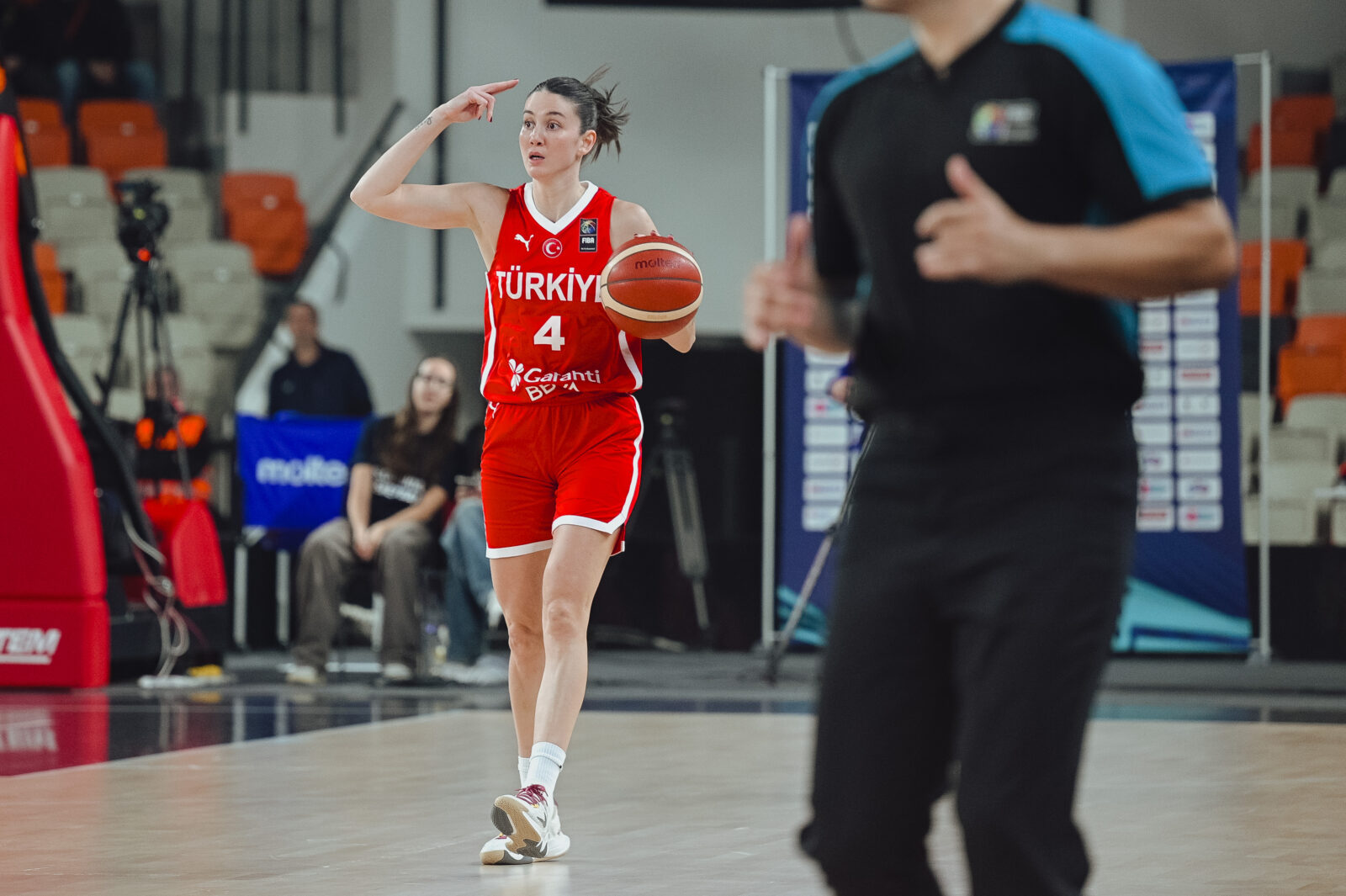 The Turkish women’s basketball team celebrates their victory over Slovakia, securing their EuroBasket 2025 spot