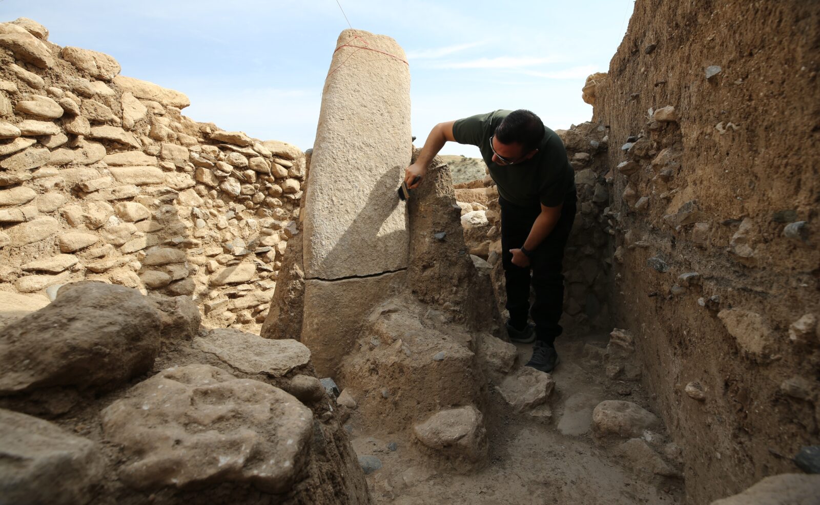 2-meter-long stone block found at 12,000-year-old Boncuklu Tarla site in Mardin