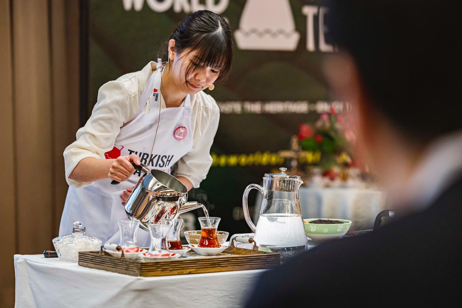 Turkish tea brewing experts train Japanese in traditional methods