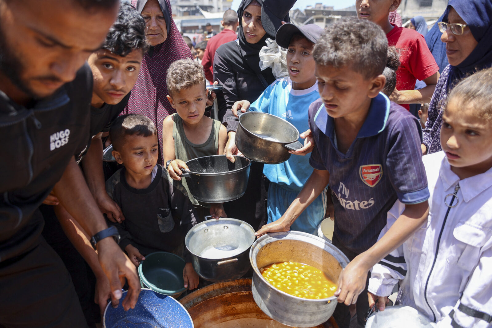 Palestinian fishermen forced to hunt dolphins for survival amid starvation crisis