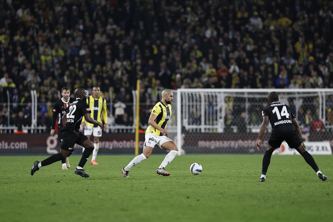 Sofyan Amrabat in action during Fenerbahce's match against Gaziantep